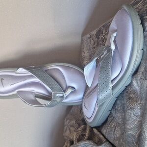 Nike comfort flip flops